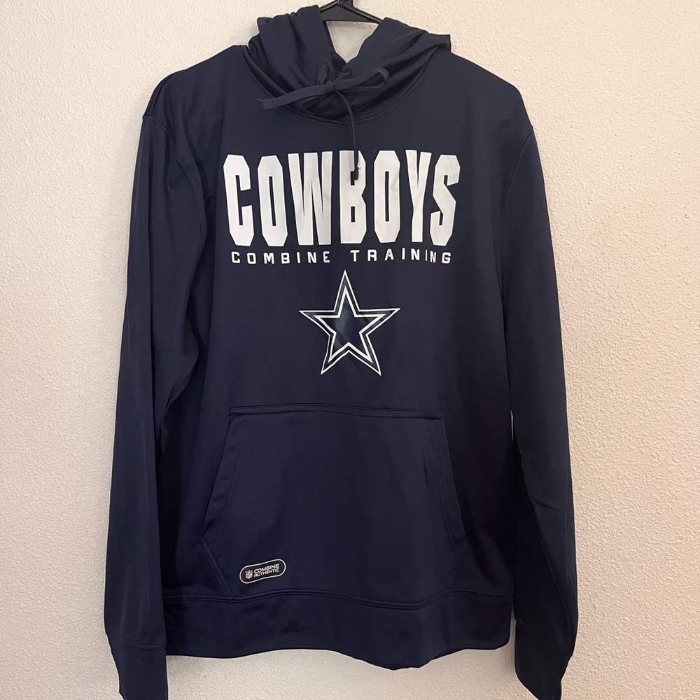 Official New Era Dallas Cowboys sweater.